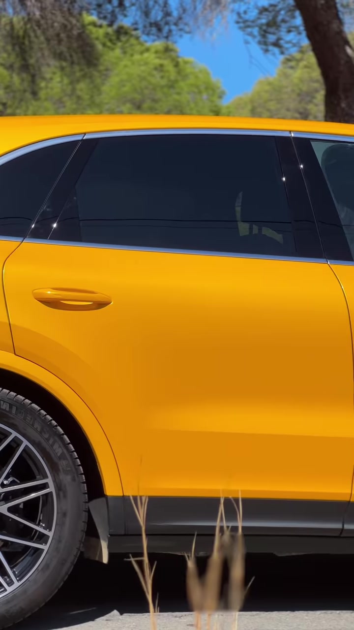 Porsche Cayenne — film installation