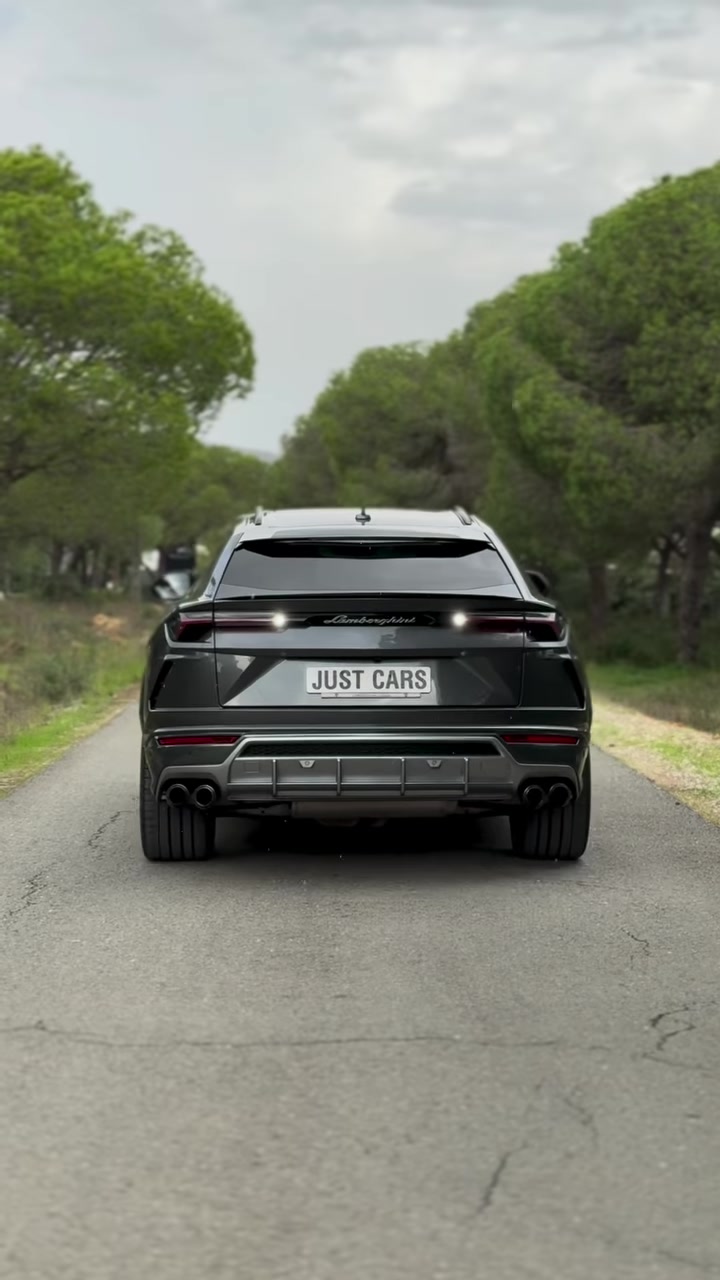 Lamborghini Urus — polished